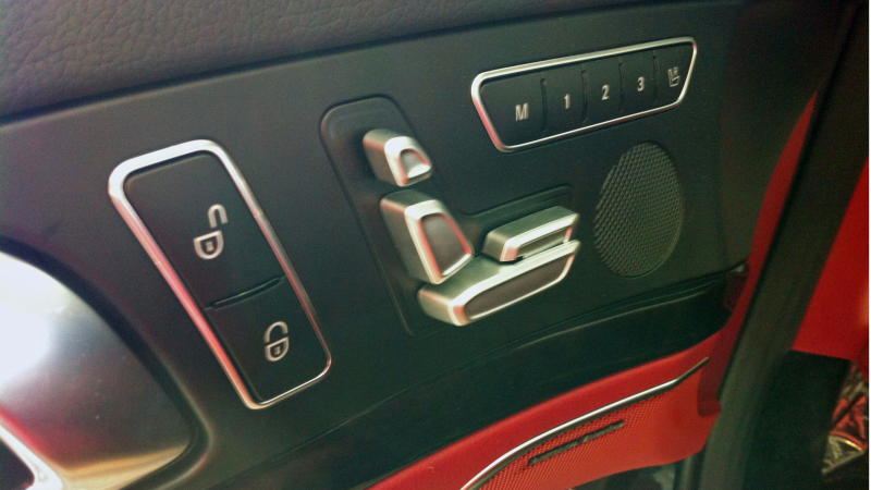 Illustration for article titled Who Cares If The New Maserati Quattroporte Has Chrysler Switches?